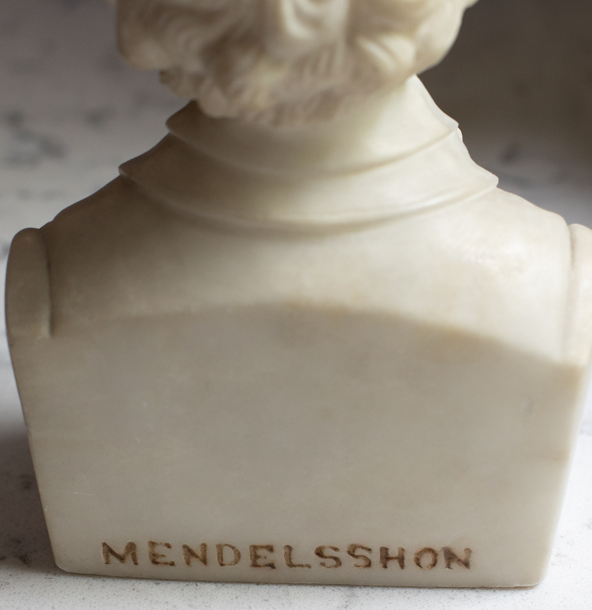 Mendelsshon small bust back
