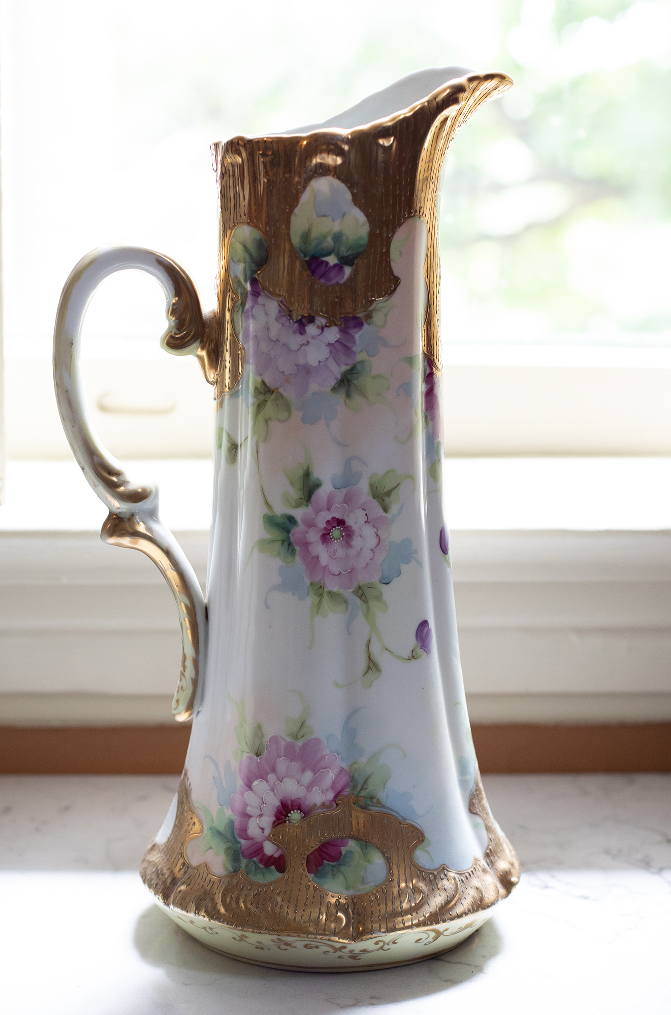 Pitcher golder flowers