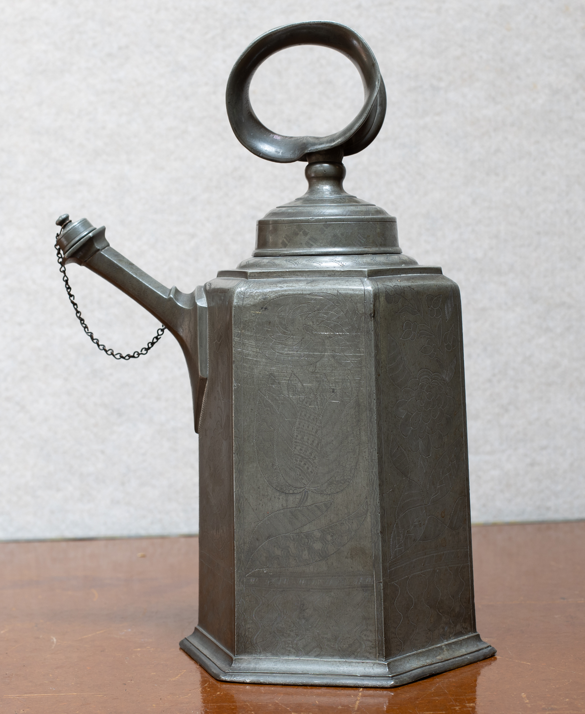 Tankard chataeu Brocken side