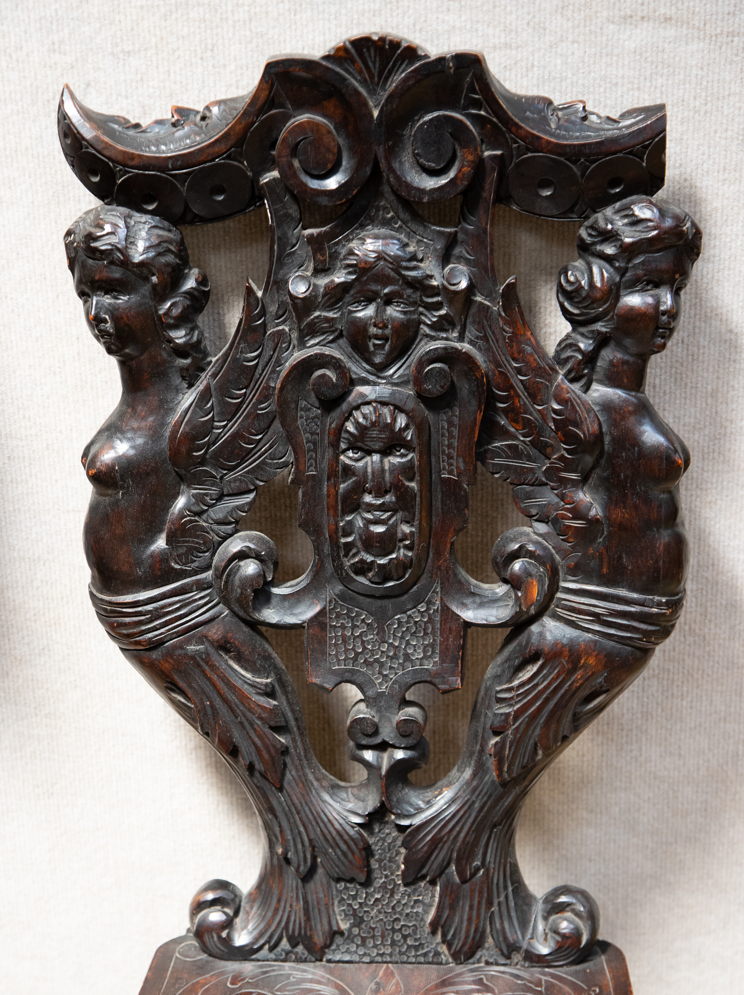 Byers chair figure close