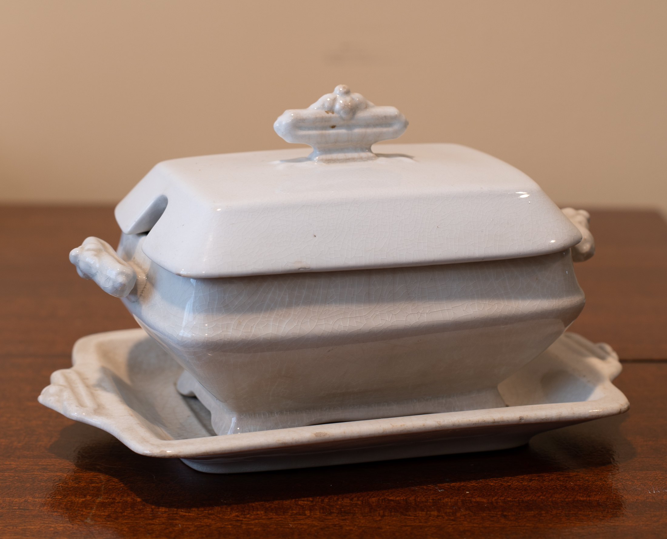 Soap dish with lid
