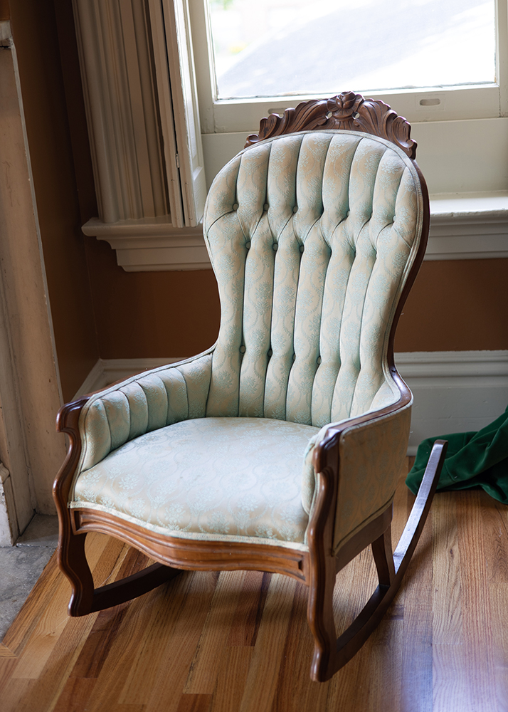 Rocking tufted chair